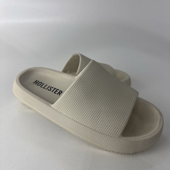 Hollister • Slides - Sandals Men’s Small Beige Foam Comfort Slip-On - Picture 1 of 5